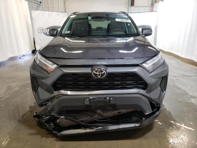 2T3P1RFV0PW383284 - 2023 TOYOTA RAV4 XLE GRAY photo 5