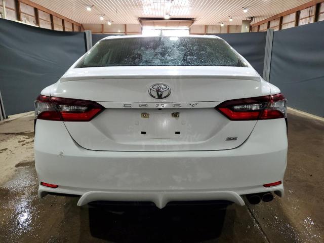 4T1G11AKXPU749534 - 2023 TOYOTA CAMRY SE NIGHT SHADE WHITE photo 6