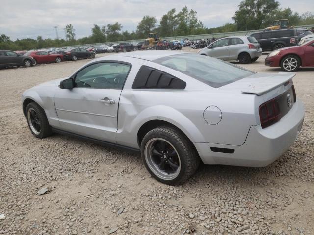 1ZVFT80N275361283 - 2007 FORD MUSTANG SILVER photo 2