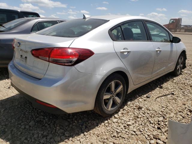 3KPFL4A74JE250192 - 2018 KIA FORTE LX SILVER photo 3