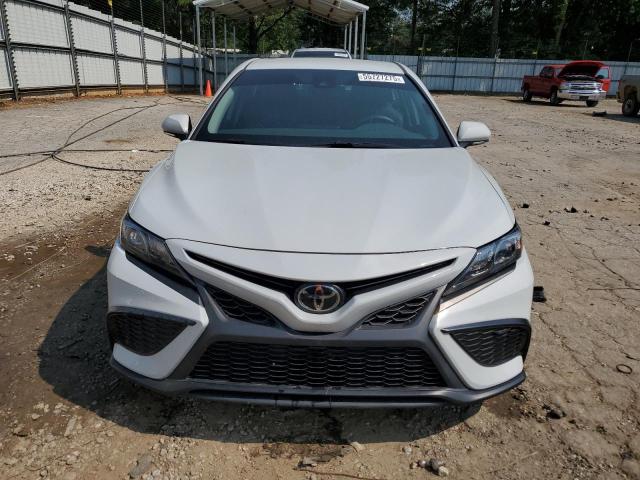 4T1G11AK7PU097066 - 2023 TOYOTA CAMRY SE NIGHT SHADE WHITE photo 5