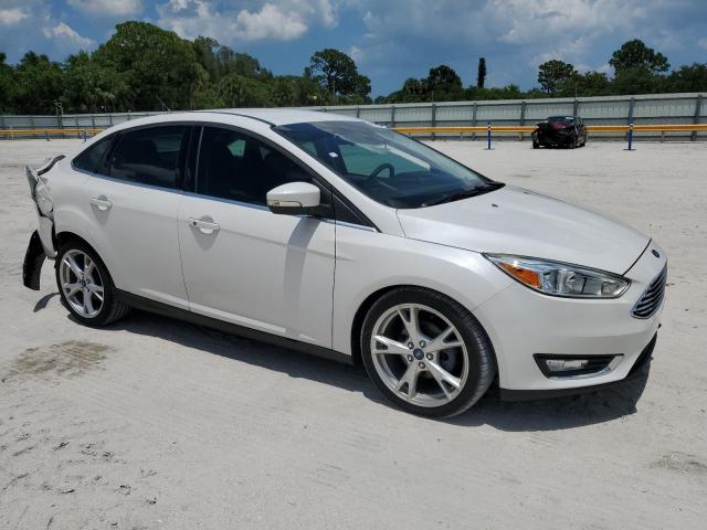 1FADP3J25GL257068 - 2016 FORD FOCUS TITANIUM WHITE photo 4