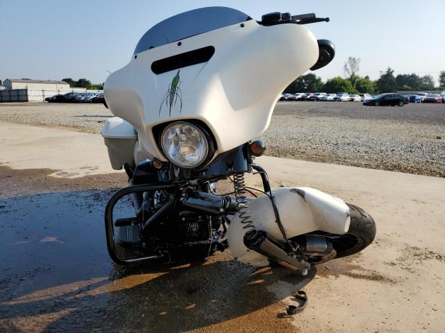 1HD1KRC14JB607871 - 2018 HARLEY-DAVIDSON FLHXS STREET GLIDE SPECIAL WHITE photo 9