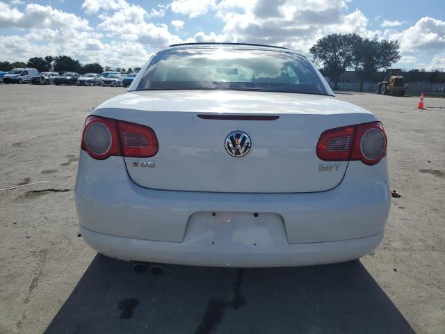 WVWBA71F58V015531 - 2008 VOLKSWAGEN EOS TURBO WHITE photo 6