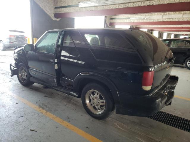 1GNCS18W12K108065 - 2002 CHEVROLET BLAZER BLACK photo 2