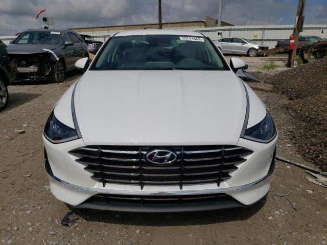 5NPEG4JA9MH093786 - 2021 HYUNDAI SONATA SE WHITE photo 5