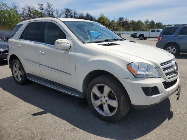 4JGBB8GB8AA572076 - 2010 MERCEDES-BENZ ML 350 4MATIC WHITE photo 4