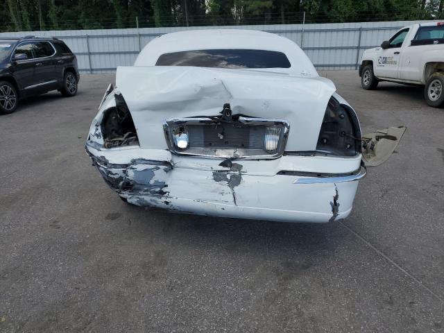 1L1FM81W43Y635418 - 2003 LINCOLN TOWN CAR EXECUTIVE Weiß Foto 6