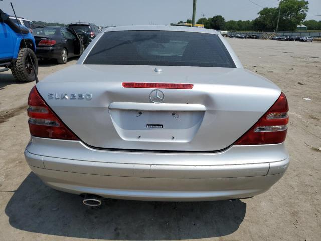 WDBKK49F51F185824 - 2001 MERCEDES-BENZ SLK 230 KOMPRESSOR SILVER photo 6