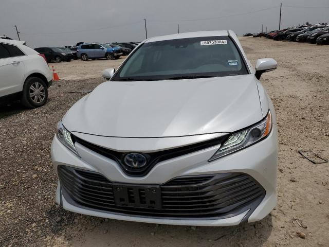 4T1B21HK1JU007849 - 2018 TOYOTA CAMRY HYBRID WHITE photo 5