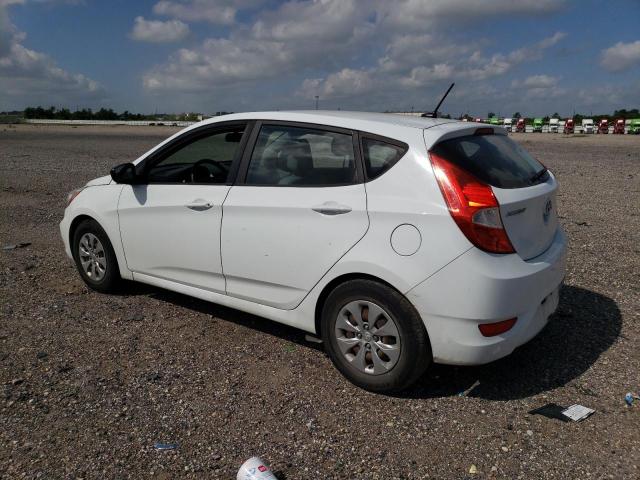 KMHCT5AE0HU306174 - 2017 HYUNDAI ACCENT GS SE WHITE photo 2