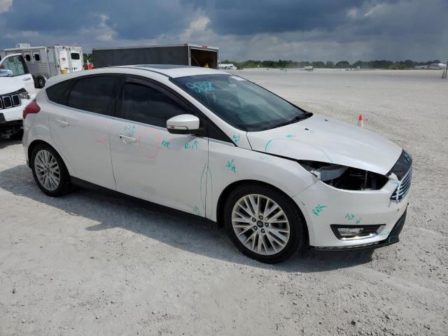 1FADP3N23HL293580 - 2017 FORD FOCUS TITANIUM WHITE photo 4