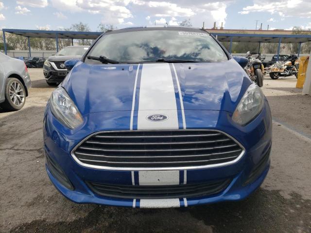 3FADP4BJ9JM135136 - 2018 FORD FIESTA SE BLUE photo 5