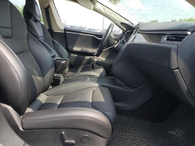 5YJSA1E21HF185503 - 2017 TESLA MODEL S فضي صورة 7