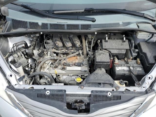 5TDYK3DCXCS278957 - 2012 TOYOTA SIENNA XLE Silber Foto 12
