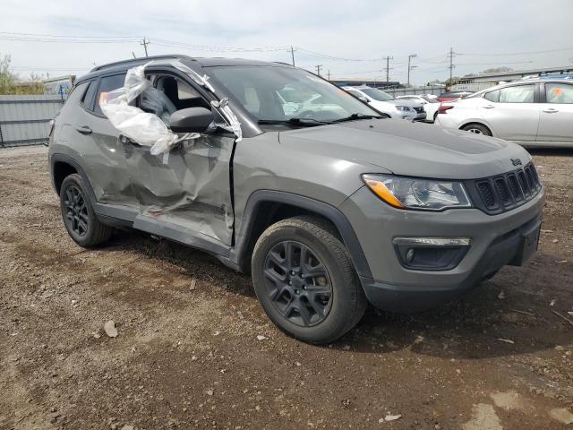 3C4NJDAB9MT586975 - 2021 JEEP COMPASS SPORT 灰色 照片 4