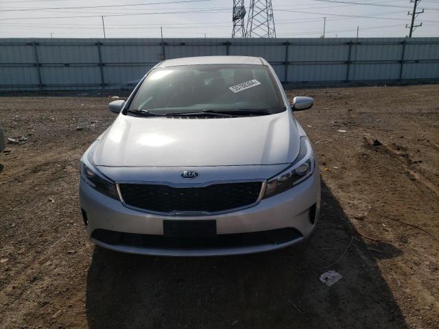 3KPFL4A77HE057917 - 2017 KIA FORTE LX SILVER photo 5