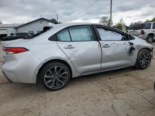 5YFP4MCE8NP133877 - 2022 TOYOTA COROLLA SE 银色 照片 3