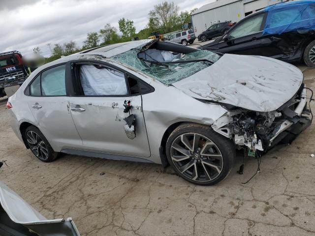 5YFP4MCE8NP133877 - 2022 TOYOTA COROLLA SE 银色 照片 4