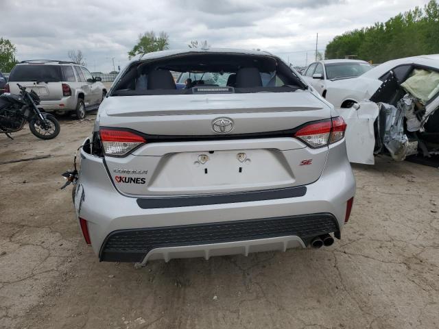 5YFP4MCE8NP133877 - 2022 TOYOTA COROLLA SE 银色 照片 6