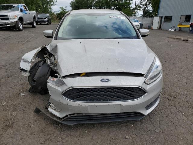 1FADP3F25HL259154 - 2017 FORD FOCUS SE SILVER photo 5