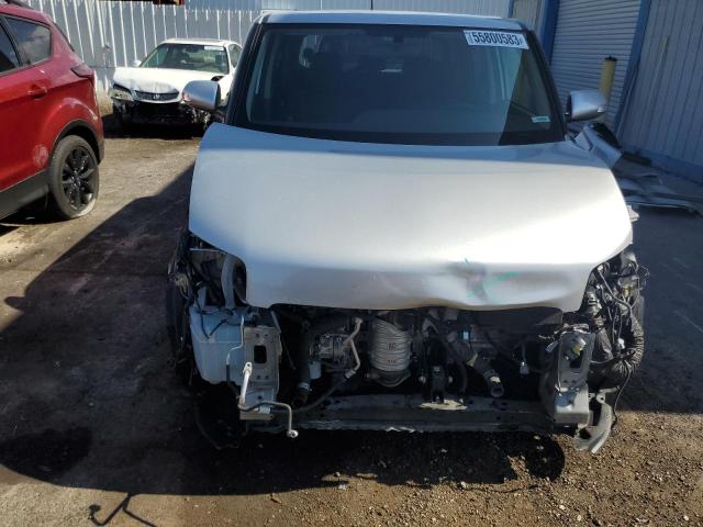 JTLZE4FE1EJ055260 - 2014 TOYOTA SCION XB SILVER photo 5