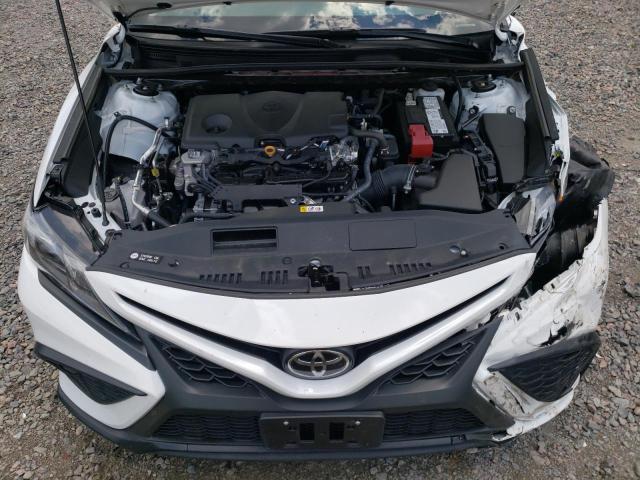 4T1T11AK4PU783130 - 2023 TOYOTA CAMRY SE NIGHT SHADE WHITE photo 11