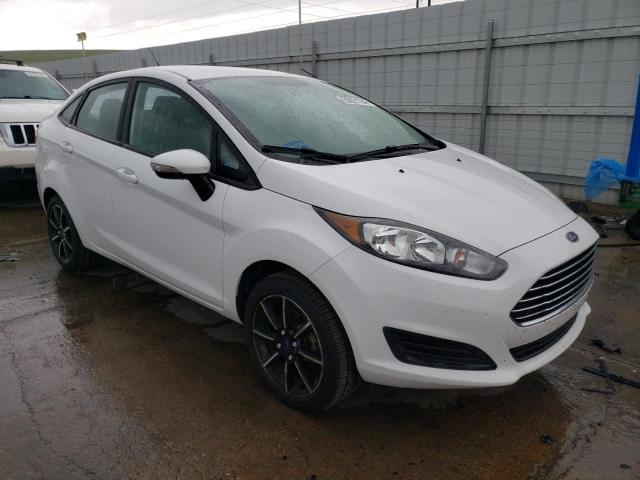 3FADP4BJ8HM143111 - 2017 FORD FIESTA SE WHITE photo 4