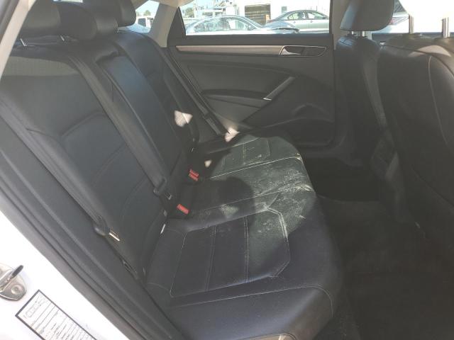 1VWDT7A34HC071218 - 2017 VOLKSWAGEN PASSAT R-LINE Ақ фото 10