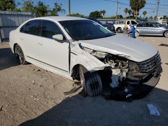 1VWDT7A34HC071218 - 2017 VOLKSWAGEN PASSAT R-LINE Ақ фото 4