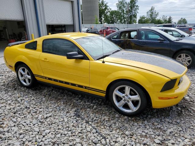 1ZVFT80N955245012 - 2005 FORD MUSTANG YELLOW photo 4