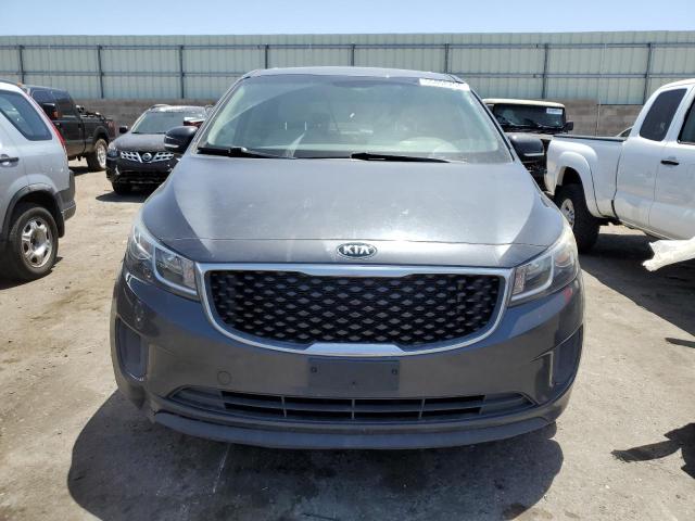 KNDMB5C11G6150896 - 2016 KIA SEDONA LX GRAY photo 5