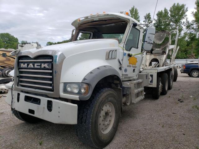 1M2AX04C5GM031182 - 2016 MACK 700 GU700 WHITE photo 2