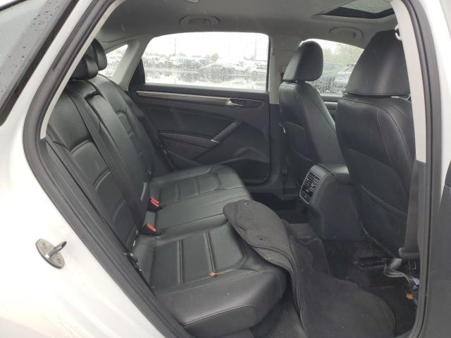1VWBT7A36HC061085 - 2017 VOLKSWAGEN PASSAT SE WHITE photo 10