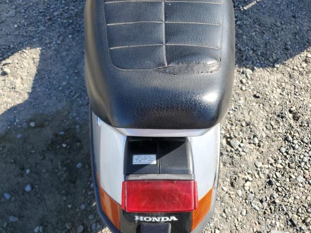 3H1HF031X5D000111 - 2005 HONDA CH80 SILVER photo 6