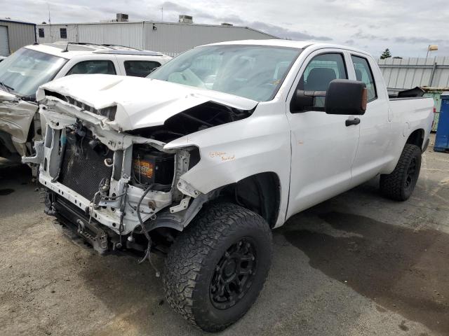 5TFUM5F16HX072620 - 2017 TOYOTA TUNDRA DOUBLE CAB SR/SR5 WHITE photo 1