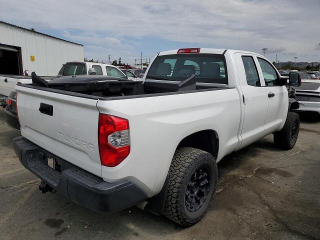 5TFUM5F16HX072620 - 2017 TOYOTA TUNDRA DOUBLE CAB SR/SR5 WHITE photo 3