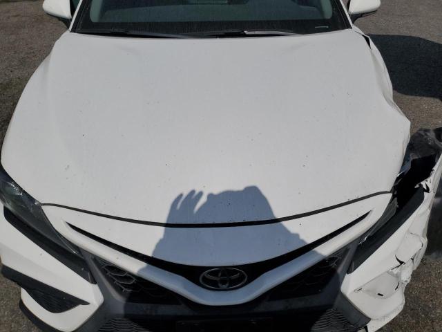 4T1G11AK6PU725652 - 2023 TOYOTA CAMRY SE NIGHT SHADE WHITE photo 11