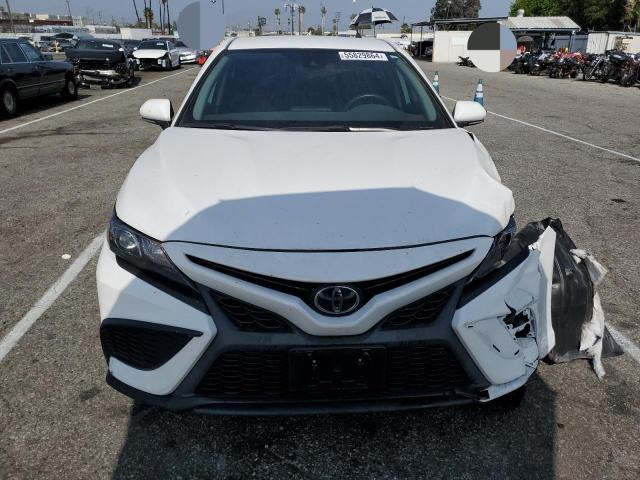 4T1G11AK6PU725652 - 2023 TOYOTA CAMRY SE NIGHT SHADE WHITE photo 5