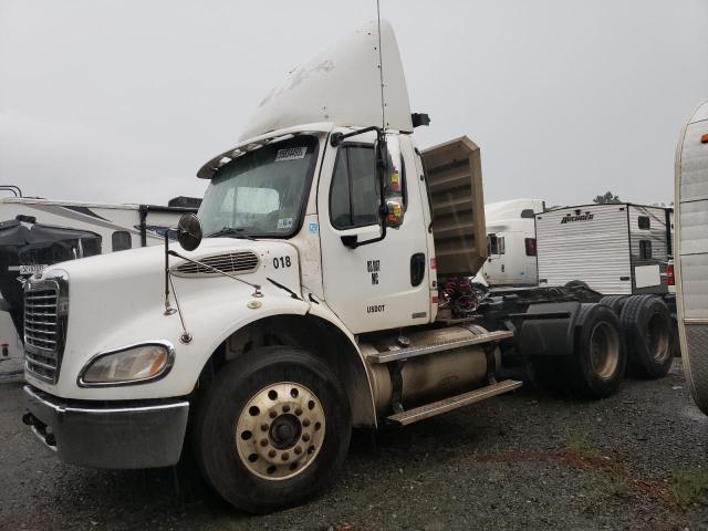 1FUJC5DE55HU23687 - 2005 FREIGHTLINER M2 112 MEDIUM DUTY WHITE photo 2