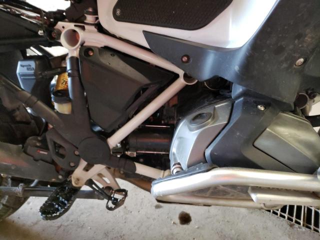 WB10M1305N6F28384 - 2022 BMW R 1250 GS ADVENTURE WHITE photo 7