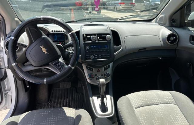 1G1JA6SH6F4134528 - 2015 CHEVROLET SONIC LS WHITE photo 9