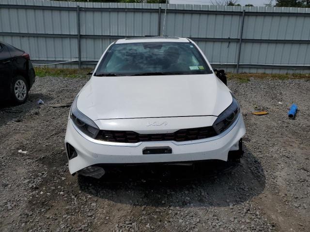 3KPF54AD7PE523649 - 2023 KIA FORTE GT LINE WHITE photo 5