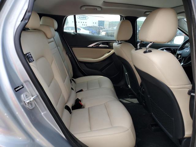 SJKCH5CR7HA023937 - 2017 INFINITI QX30 BASE SILVER photo 11