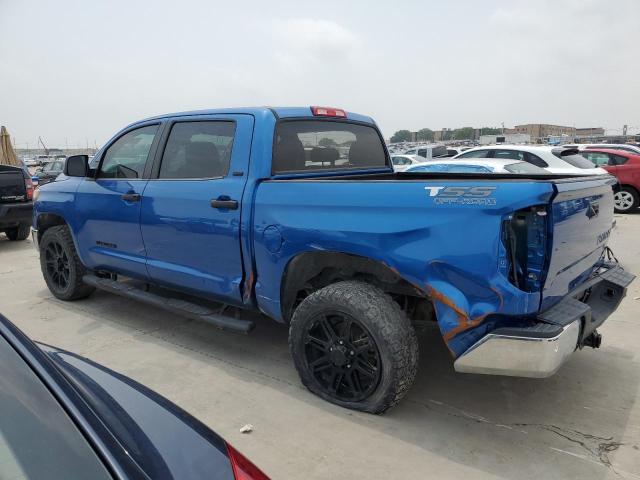 5TFEM5F18JX129250 - 2018 TOYOTA TUNDRA CREWMAX SR5 BLUE photo 2