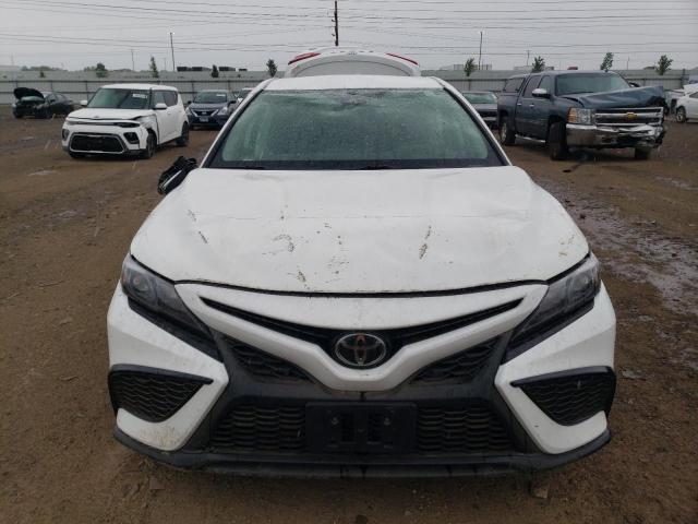 4T1G11BK2PU074857 - 2023 TOYOTA CAMRY SE NIGHT SHADE WHITE photo 5