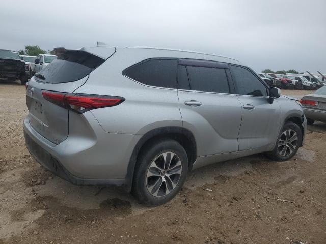 5TDGZRAH9MS031523 - 2021 TOYOTA HIGHLANDER XLE SILVER photo 3
