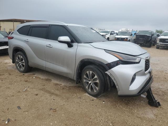 5TDGZRAH9MS031523 - 2021 TOYOTA HIGHLANDER XLE SILVER photo 4