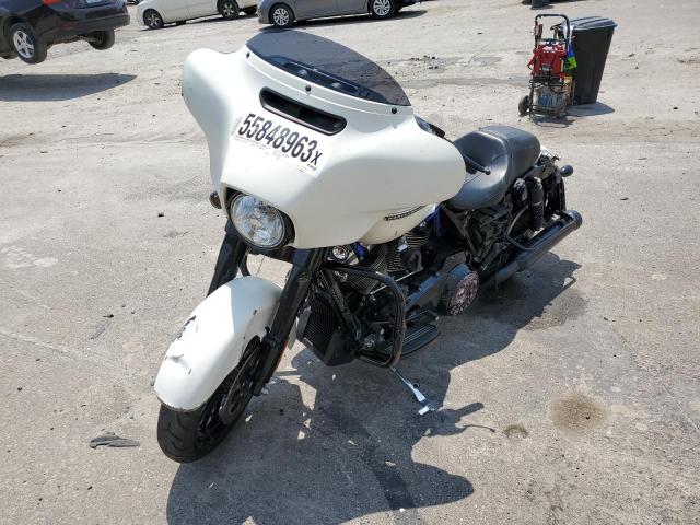 1HD1KRC15JB662216 - 2018 HARLEY-DAVIDSON FLHXS STREET GLIDE SPECIAL WHITE photo 2