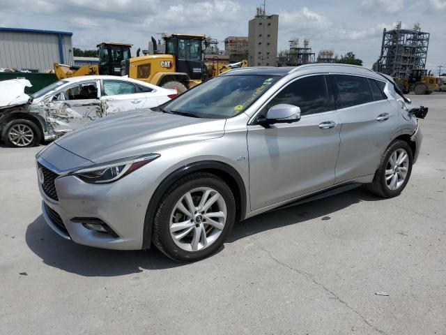 SJKCH5CP5JA049408 - 2018 INFINITI QX30 BASE 银色 照片 1